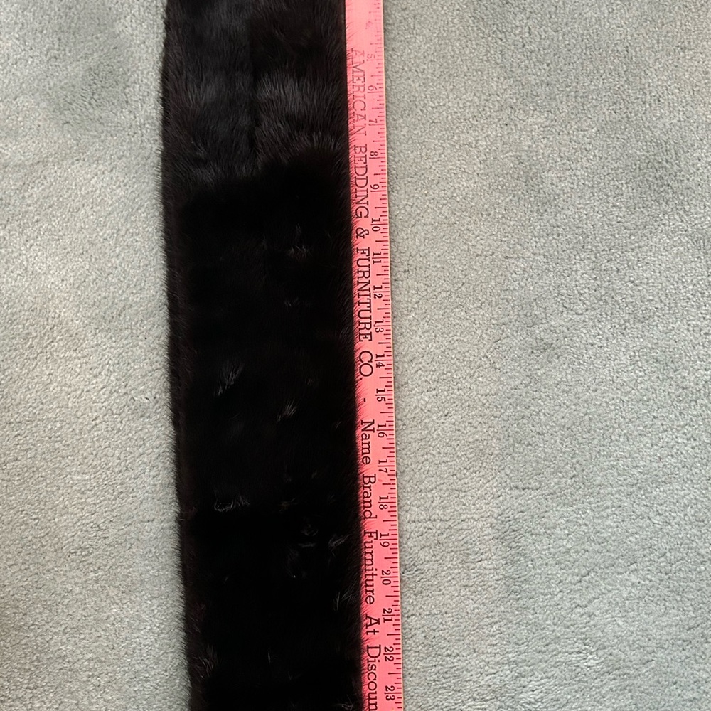 Gorgeous, Mink Shoulder Stole - Picture 3 of 6
